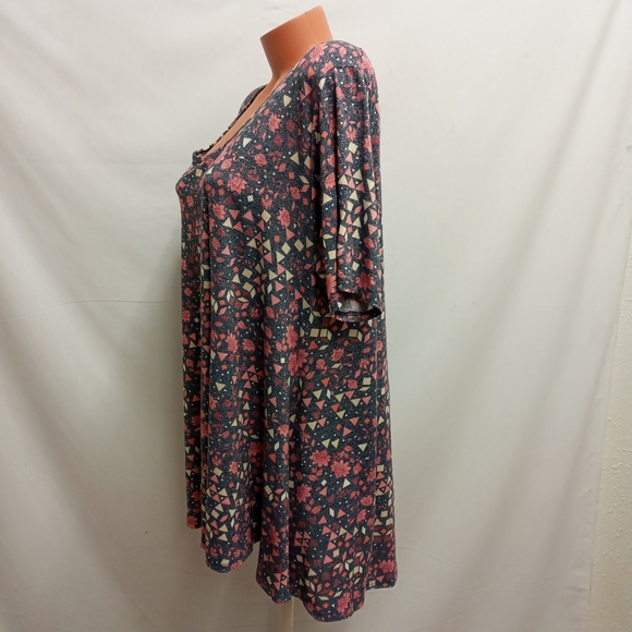 2XL Lula roe mineral wash FLORAL scoop neck short sleeve soft top - Picture 5 of 10